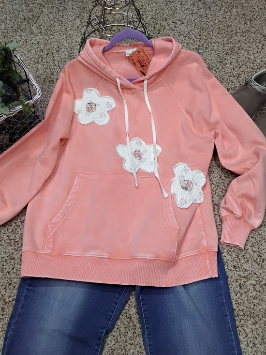 Zenana Outfitters Tops - 3971 Size Large Zenana Outfitters Peach Pullover Hoodie with White Appliqués